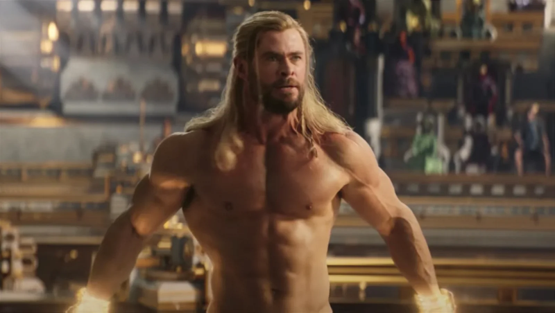   Chris Hemsworth a Thor: Love and Thunder állóképében