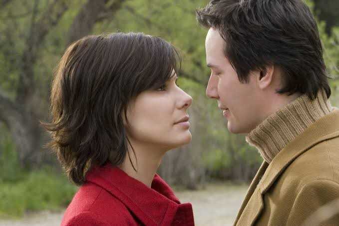 Han prøver å få henne til å gå ut: Keanu Reeves skal ha spilt Sandra Bullocks Wingman for å komme tilbake til dating etter å ha tilstått sitt massive forelsket i henne