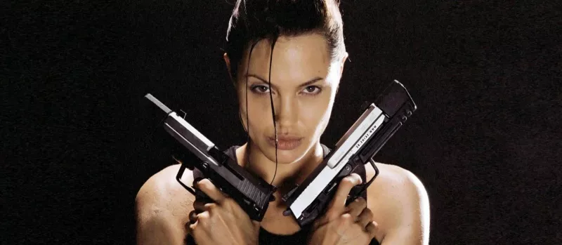   Η Angelina Jolie ως Lara Croft