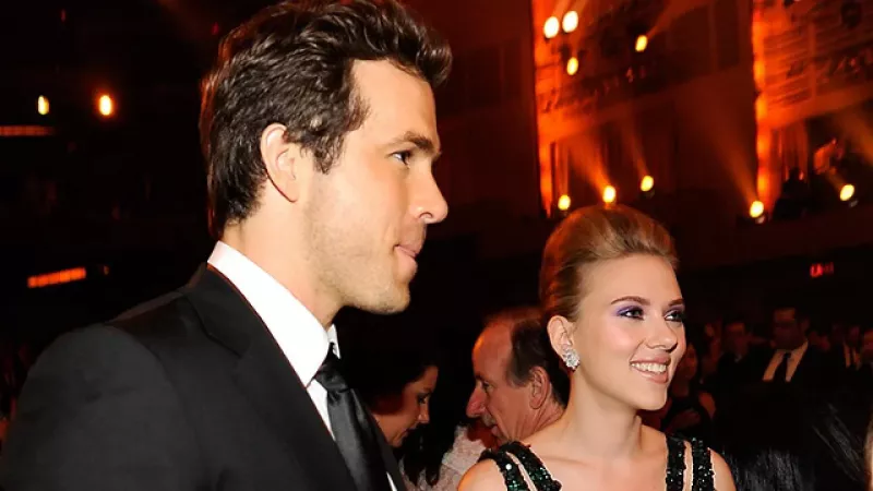 „Bitte nicht stören“: Berichten zufolge hatte die unersättliche Scarlett Johansson regelmäßig Sex mit Ryan Reynolds, während er mit seiner zukünftigen Frau Blake Lively einen 220-Millionen-Dollar-DC-Film drehte