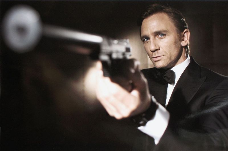 Daniel Craig: ator que redefiniu o personagem icônico de James Bond com sua interpretação séria do papel