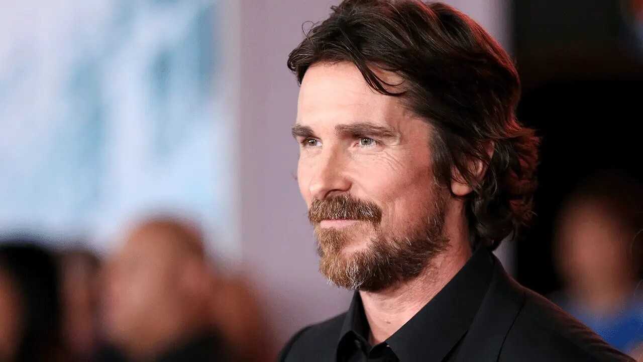 Christian Bales schmerzhafte Kopfschmerzen durch den Fledermausanzug ließen seinen Batman noch gruseliger aussehen: Der Typ soll ziemlich wild sein