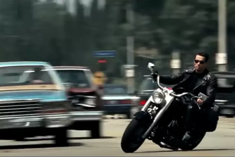 Harley Davidson Fat Boy Arnolda Schwarzeneggera z klasického kultového filmu za 520 miliónov dolárov sa predal za neuveriteľných 480 000 dolárov napriek tomu, že nie je „legálny na cestách“
