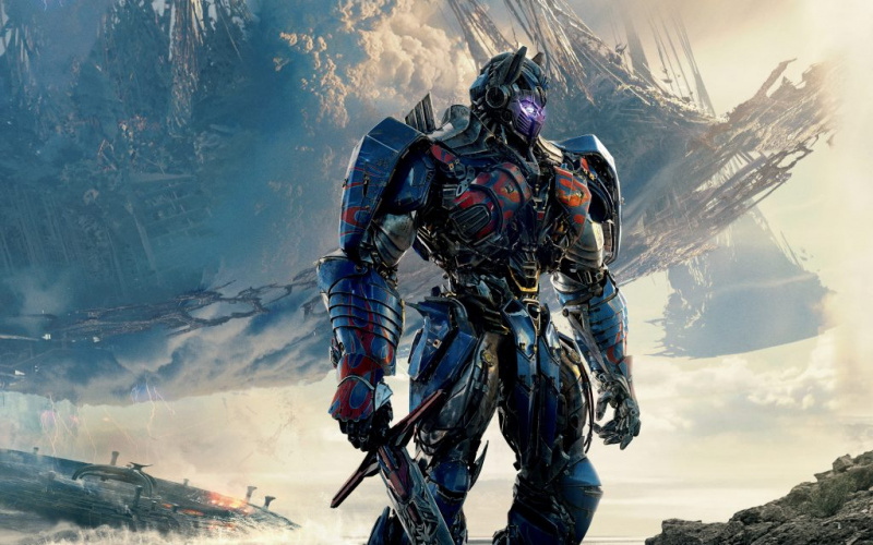   Michael Bay režíroval aj slabo prijatý film Transformers: Posledný rytier (2017).