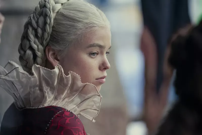 „Sie fühlt sich unwohl in ihrer Haut“: House of the Dragon-Star Milly Alcock ließ sich für Rhaenyra nicht von Emilia Clarkes Daenerys Targaryen inspirieren