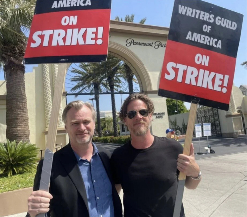   Christopher Nolan pri štrajku WGA