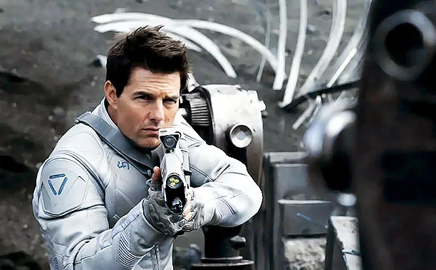   Tom Cruise în Oblivion (2013)