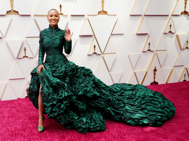   Jada Pinkett Smith'in Oscar 2022'de Giydiği Özel Tasarım Elbiseye Bakın