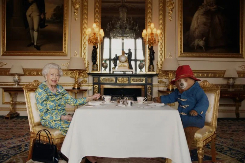 'Grazie signora, per tutto': l'icona britannica Paddington invia un messaggio sincero alla morte della regina Elisabetta II a 96 anni