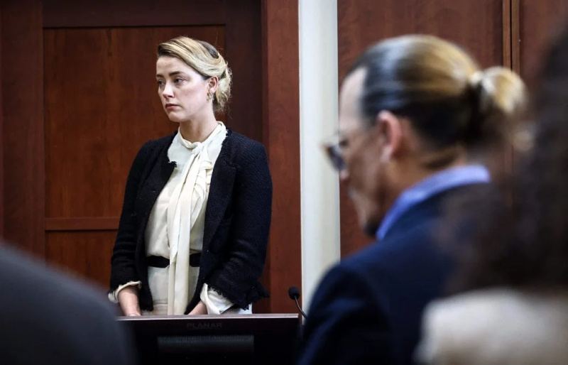  Amber Heard durante il suo processo con Johnny Depp.