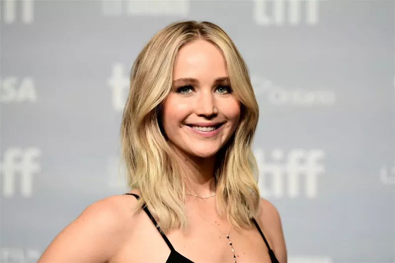 Jennifer Lawrence, die 25.000.000 US-Dollar für einen Film verlangte, musste einem Vertrag über 3.000 US-Dollar pro Woche für „Winter’s Bone“ zustimmen