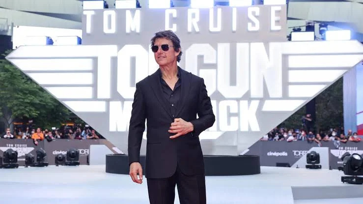 „Im Flugzeug wurde ihr nie schlecht“: Tom Cruise war mächtig beeindruckt von dem 1,4 Milliarden Dollar teuren Top Gun 2-Co-Star, während Glen Powell sich die Seele aus dem Leib kotzte