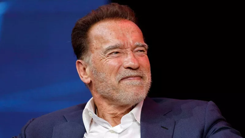 „Du sitzt einfach da und siehst stark aus“: Arnold Schwarzenegger wurde gewarnt, seinen Mund nicht zu öffnen, bevor er in einem Low-Budget- und Flop-Film mitspielt