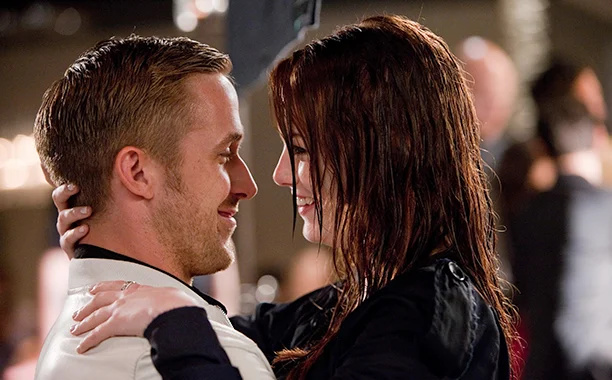   Ryanas Goslingas ir Emma Stone kadre iš filmo „Pamišęs, kvailas, meilė“.