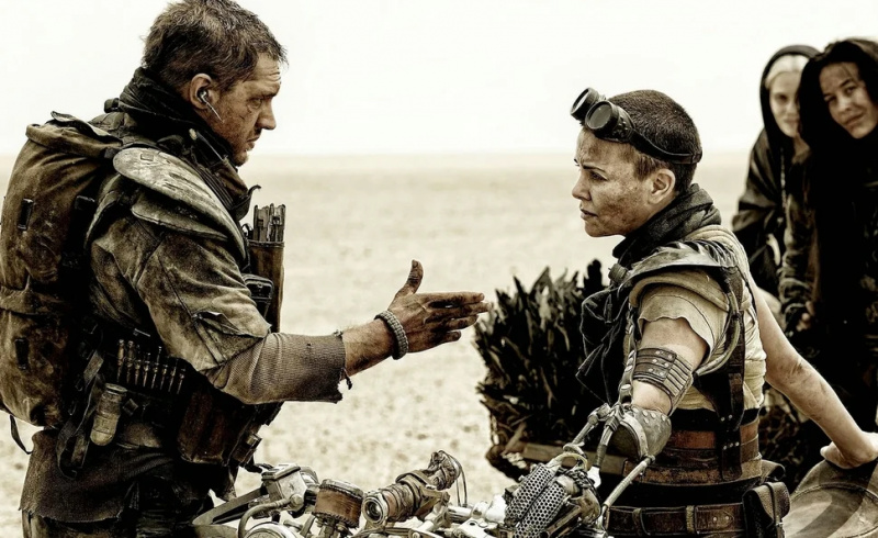  Tom Hardy et Charlize Theron dans Fury Road