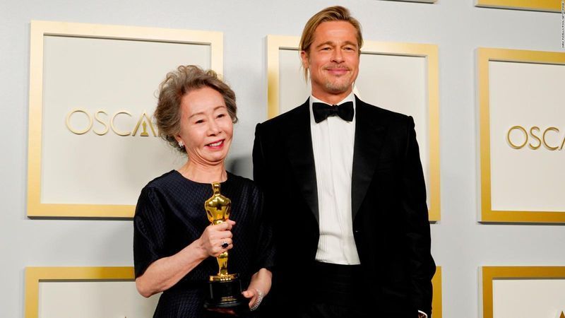 Brad Pitt lausuu väärin kiusalliset hetket vuoden 2021 Oscarilta