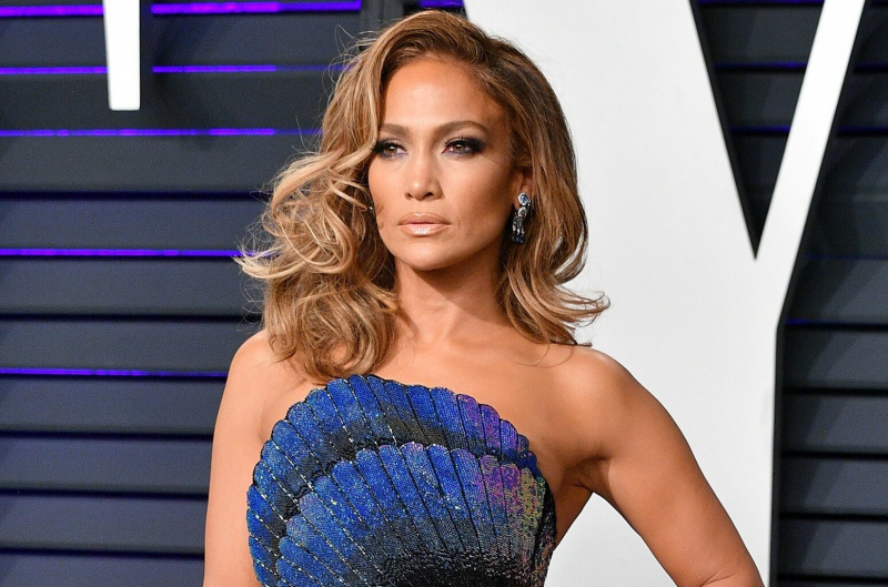 ‘Voy a renunciar’: Jennifer Lopez revela cómo su icónico vestido de Versace casi la hizo dejar Hollywood