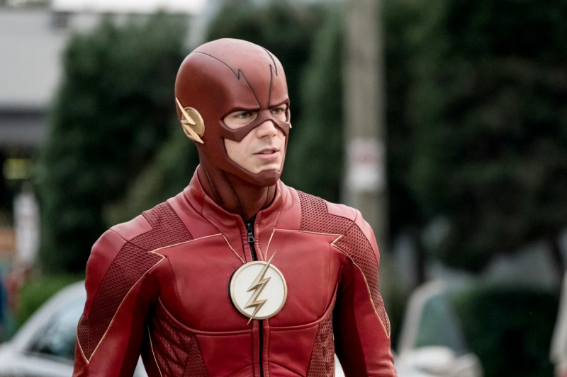 Flash 9. sezona atgriež fanu iecienītāko ļaundari pēdējās sacīkstēs ar Granta Gustina Scarlet Speedster