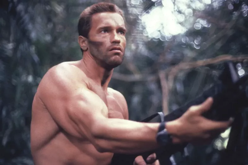   Arnold Schwarzenegger in Roofdier (1987).