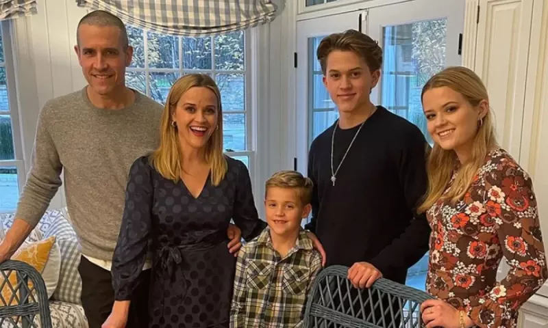   Reese Witherspoon ja hänen perheensä