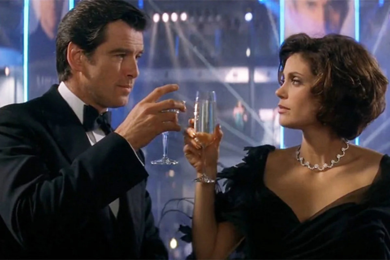Bogaty o 200 milionów dolarów James Bond Pierce Brosnan był wyjątkowo niegrzeczny wobec ciężarnej Teri Hatcher podczas „Jutro nie umiera nigdy”