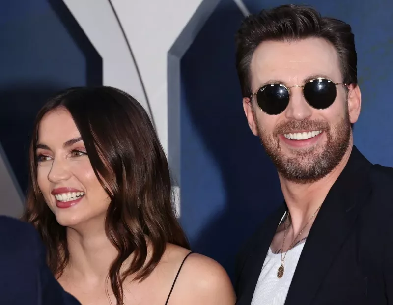 Die kommende Rom-Com von Chris Evans und Ana de Armas wird beschuldigt, problematische Handlung zurückgebracht zu haben, nachdem Marvel-Star Scarlett Johansson ausstieg