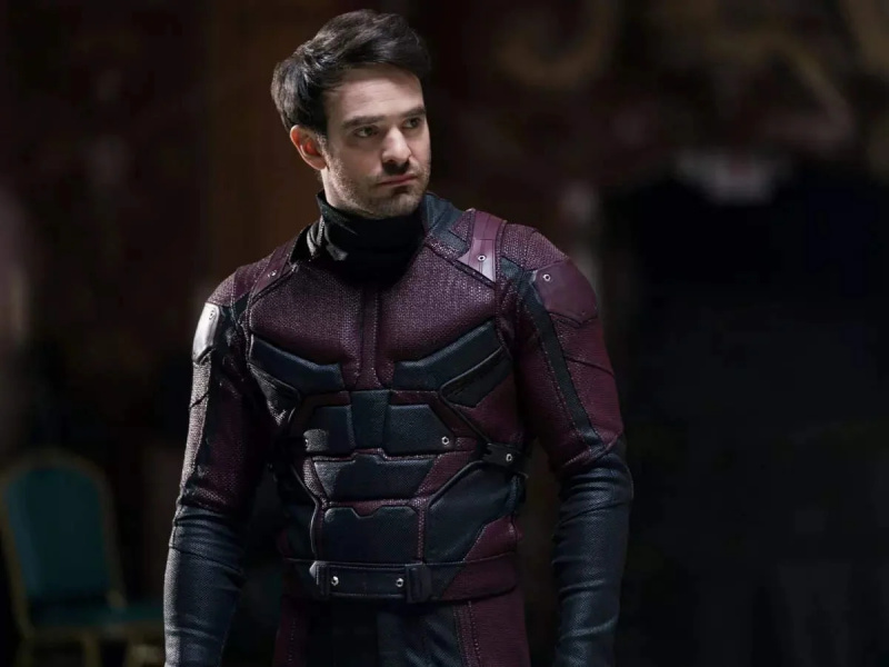   Charlie Cox v filmu Daredevil (2015-2018).