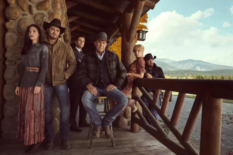  Kevin Costner e altri membri del cast di Yellowstone