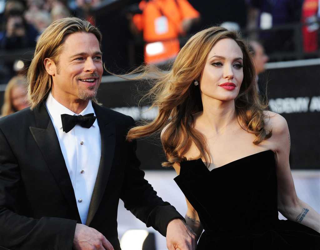 Vliezla s ním do postele nahá: Angelina Jolie si údajne vyzliekla svoje telové spodné prádlo, aby spala s Bradom Pittom vo filme za 487 miliónov dolárov