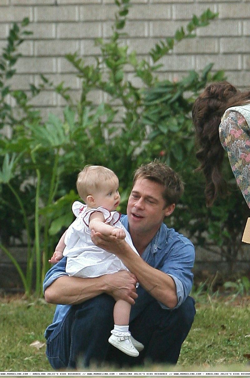 familieleden, de baby van Daisy en Benjamin in The Curious Case of Benjamin Button was eigenlijk het kind van Brad Pitt en Jolie.
