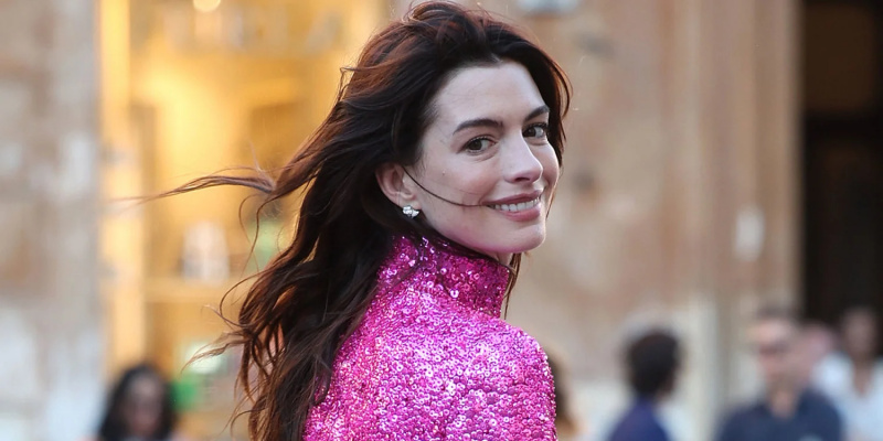 Anne Hathaway tuvo que usar una almohadilla para glúteos talla 6 después de perder mucho peso y la guardó como recuerdo después de que la película recaudara $326 millones en taquilla