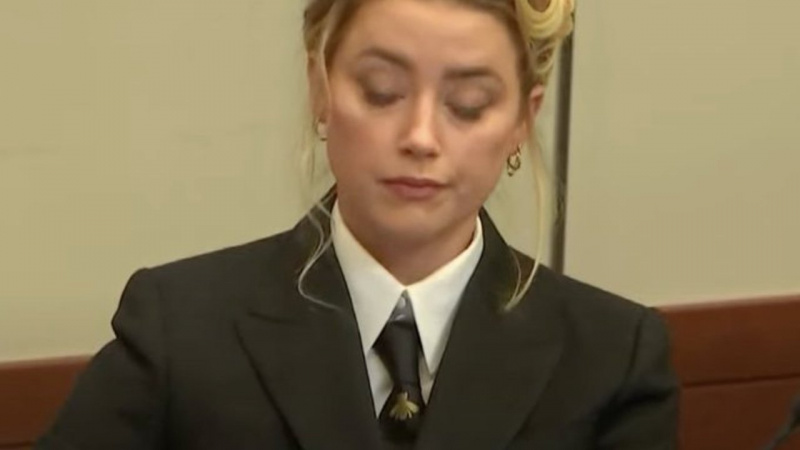 Kopiert Amber Heard während des Prozesses den Garderobenstil von Johnny Depp?