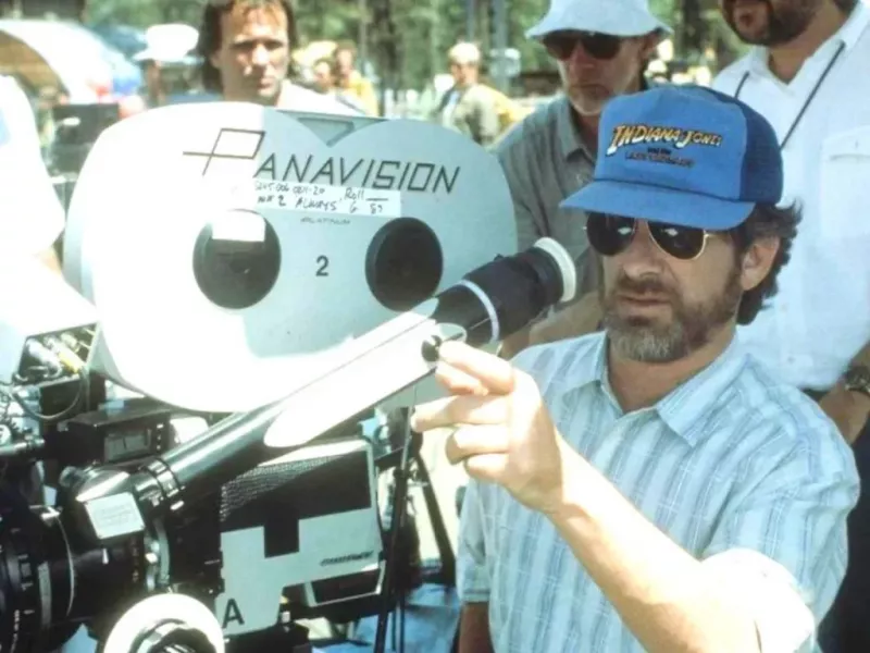 Steven Spielberg was onder de indruk van het geschrapte Time Machine-idee van Back to the Future en gebruikte het later in zijn kritisch gepande film van $ 790 miljoen