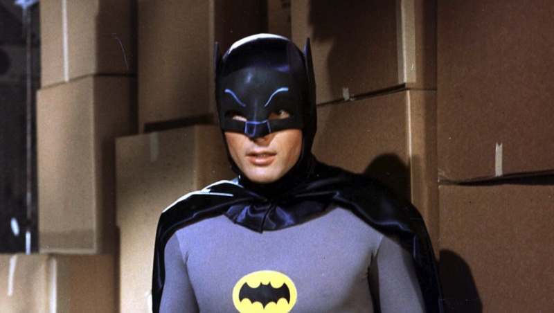   Adam West como Batman
