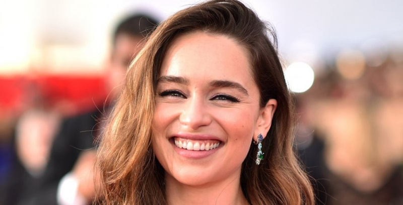 „Kein Zweifel“: Game of Thrones-Star Emilia Clarke verriet, dass sie bereit ist, die Rolle des ersten weiblichen James Bond mit Leonardo DiCaprio als seinem „Bond Girl“ zu spielen