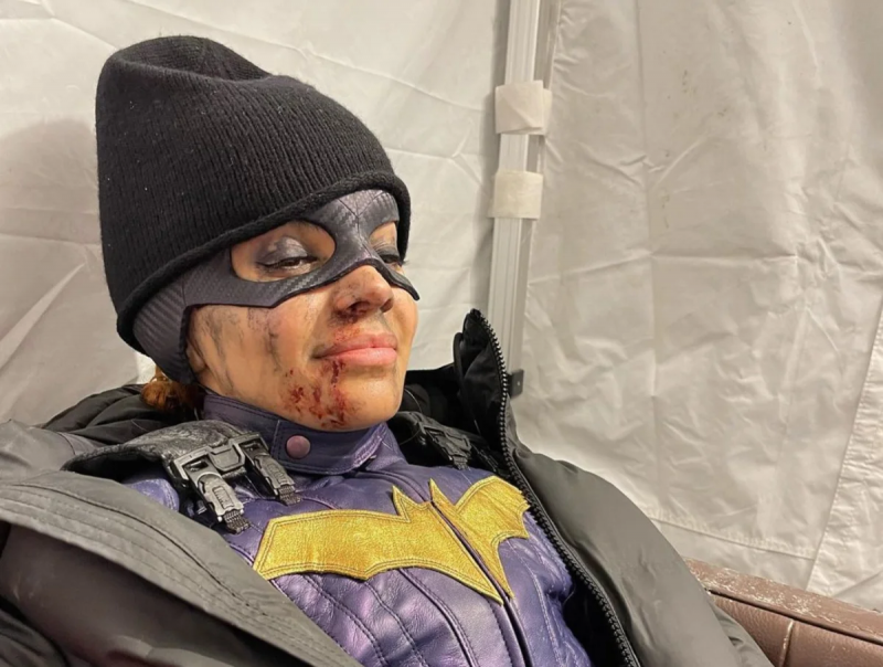   Leslie Grace durante as filmagens de Batgirl