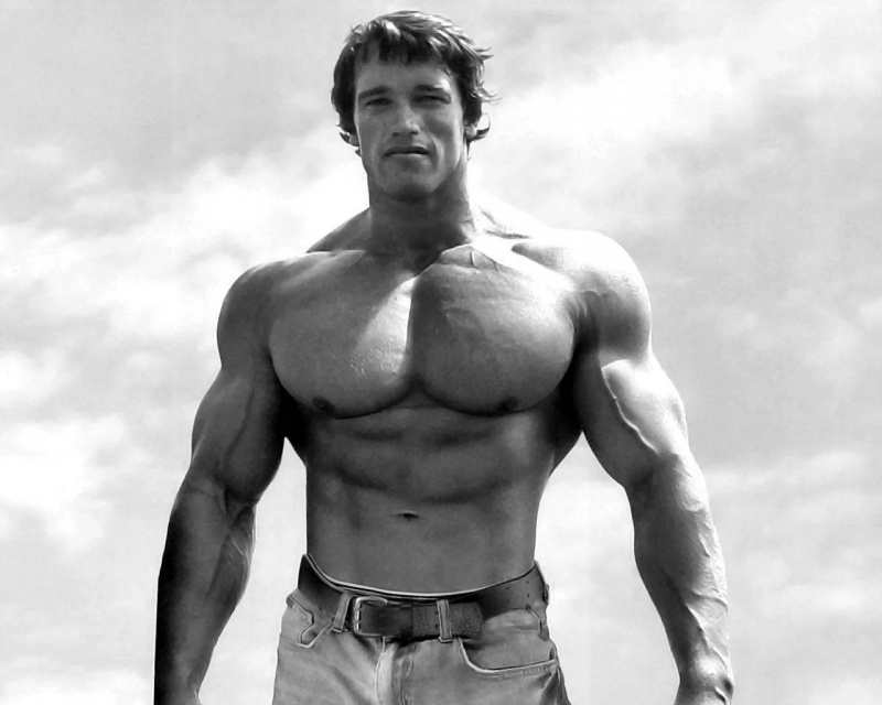 „Som rád, že je dnes tu“: Arnold Schwarzenegger sa nehanbí zahrnúť syna Josepha s Chrisom Prattom a rodinou napriek tomu, že podvádzal so slúžkou za Mariou Shriverovou