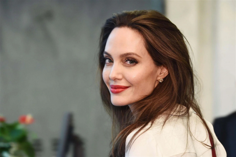 “Mira, estoy casado. No puedo dormir contigo”: Angelina Jolie le dio una oportunidad a su admirador secreto con una relación sin ataduras después de su divorcio