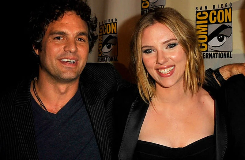„Naozaj musel prestať veriť“: Scarlett Johanssonová tvrdí, že jej tehotenstvo pomohlo Markovi Ruffalovi za ich romantické scény vo filme Avengers za 1,4 miliardy dolárov