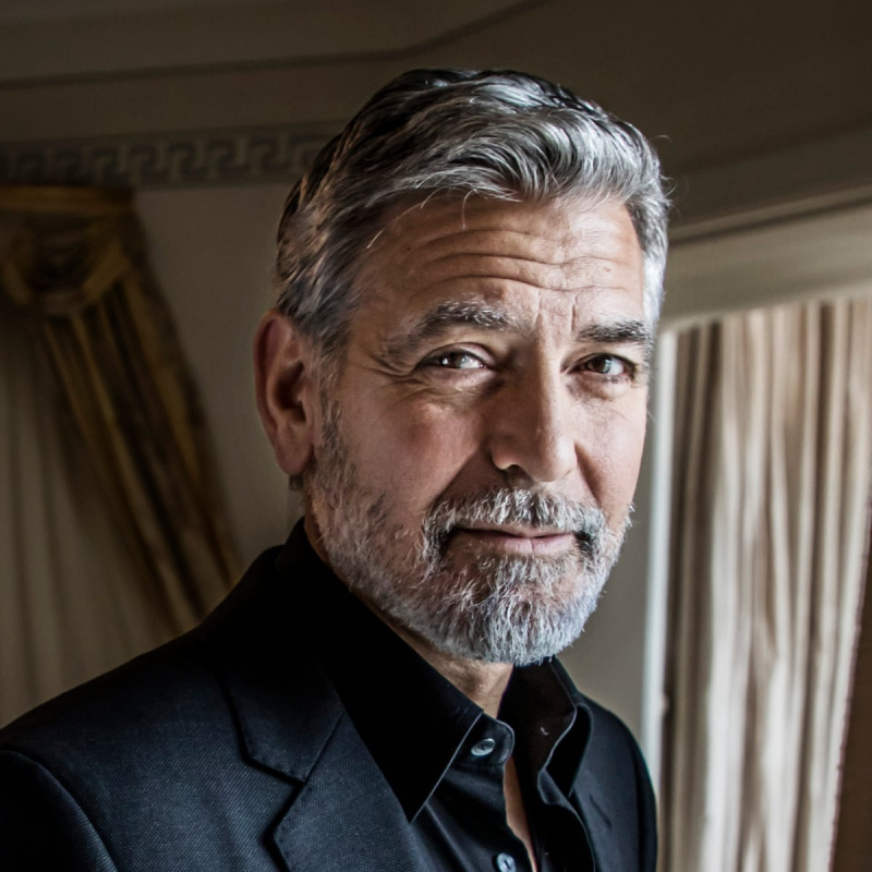   Актьорът, който's aged like fine wine: George Clooney.