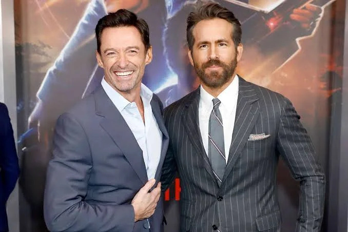Dreharbeiten zu „Deadpool 3“ werden beendet, da die Fans besorgt sind, dass Hugh Jackman in der Hauptrolle aufgrund des Autorenstreiks den typischen Humor von Ryan Reynolds vermissen lassen könnte