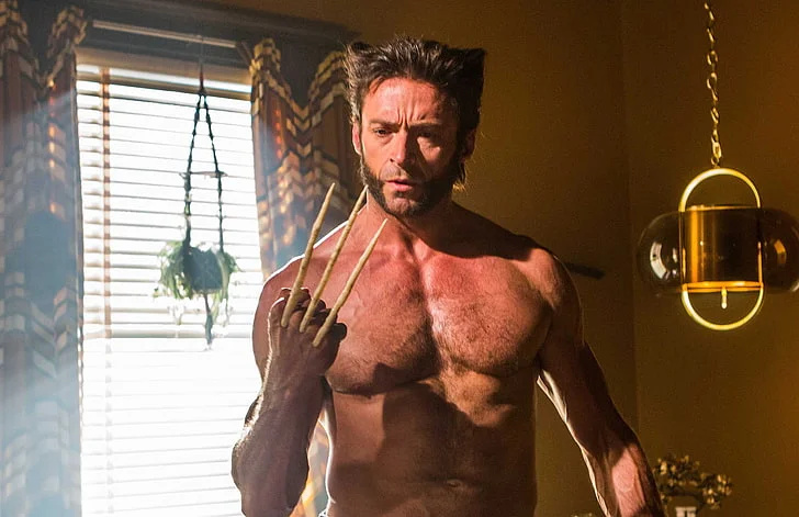 Hugh Jackman glaubt, dass der Verzehr von zu viel Hühnchen für Wolverines Körperbau ihm schlechtes Karma bescherte: „Es tut mir so leid an alle Veganer und Vegetarier“