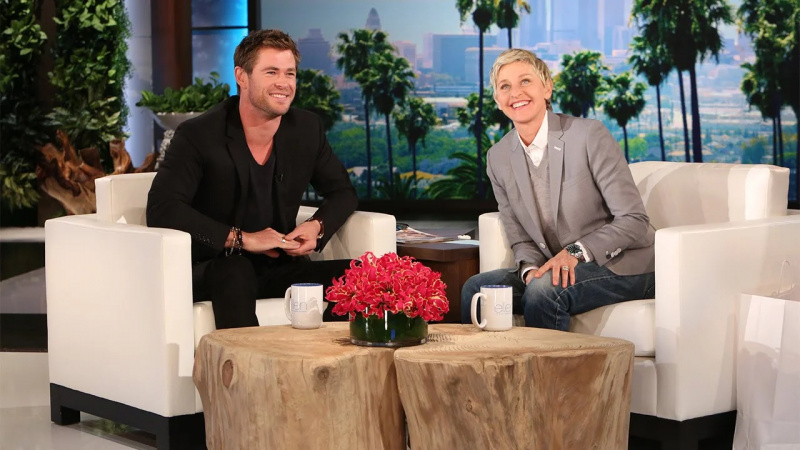   Chris Hemsworth a Ellen DeGeneres.