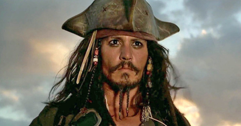 La carrera cinematográfica de Johnny Depp finalmente se enciende cuando la franquicia de $ 4.5B lo quiere de regreso a cualquier costo: 'Todavía es un artista talentoso'