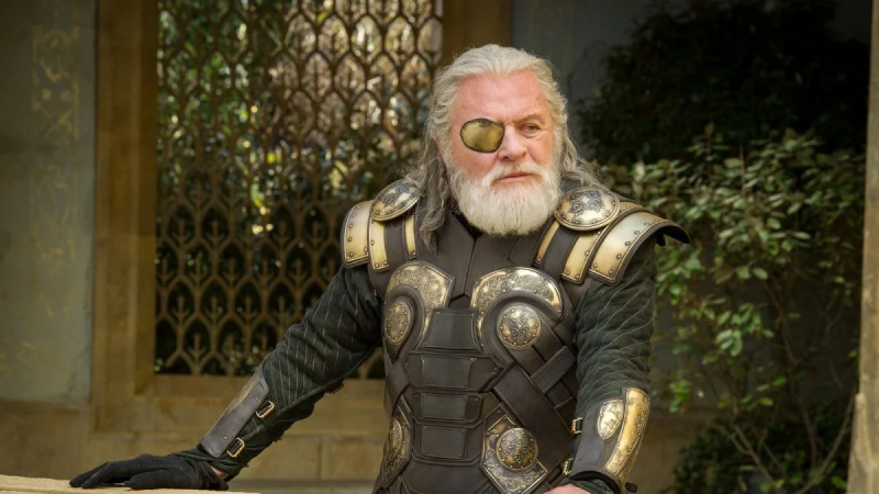   Anthony Hopkinsas kaip Odinas „Marvel“ kino visatoje.