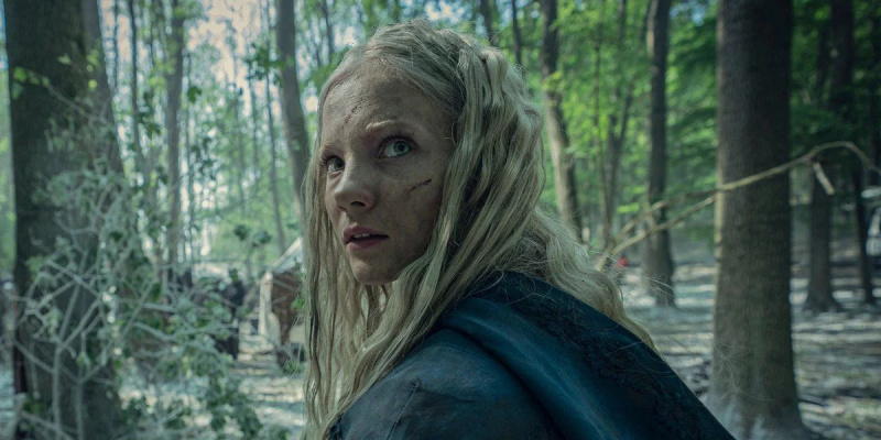   Freya Allan kaip Ciri filme „The Witcher“.