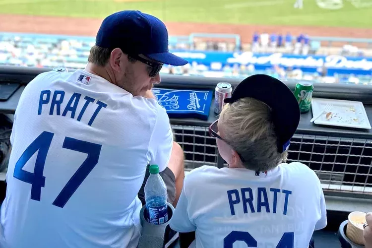   Chris Pratt sammen med sønnen