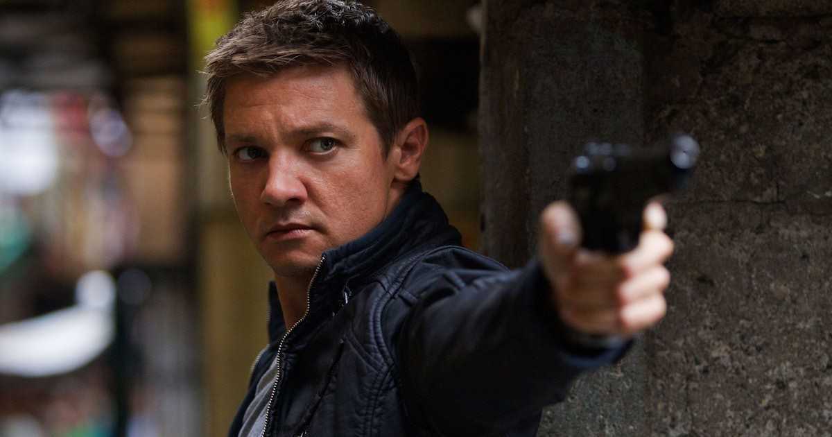 Matt Damon nægtede at lave endnu en Bourne-film uden mangeårig instruktør, Jeremy Renner blev castet i stedet, og den dræbte næsten $1,6 mia.