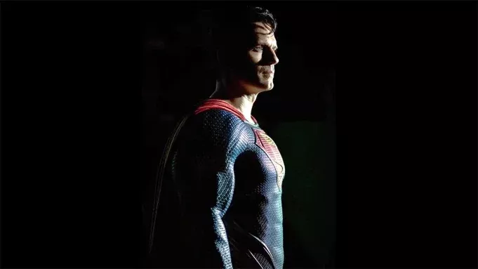 Berichten zufolge verzögert WB die Fortsetzung von „Man of Steel 2, Henry Cavill Superman“ und findet keinen Regisseur, da DCU nach jemand anderem als Zack Snyder sucht
