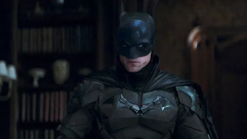 'Batfleck je doslovce odbio metak od svoje kapuljača': Fanovi Batmana Bena Afflecka napali su se zbog trolanja Roberta Pattinsona, koji tvrdi da ga je Batman učinio 'previše otpornim na metke'